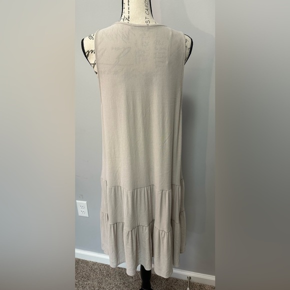 Zara Beige Halter Midi Dress with Ruffle Accents ๐ - Picture 9 of 12